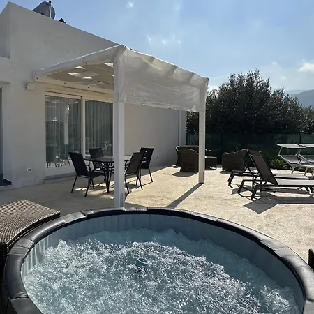 Tosto Villa *